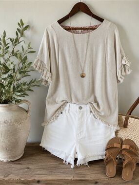 Umgee | Linen Blend Fringe Hem Floral Back Top | Medium